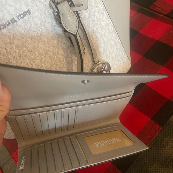 Brand new Micheal Kors bag with wallet and small card wallet - Picture 3 of 7